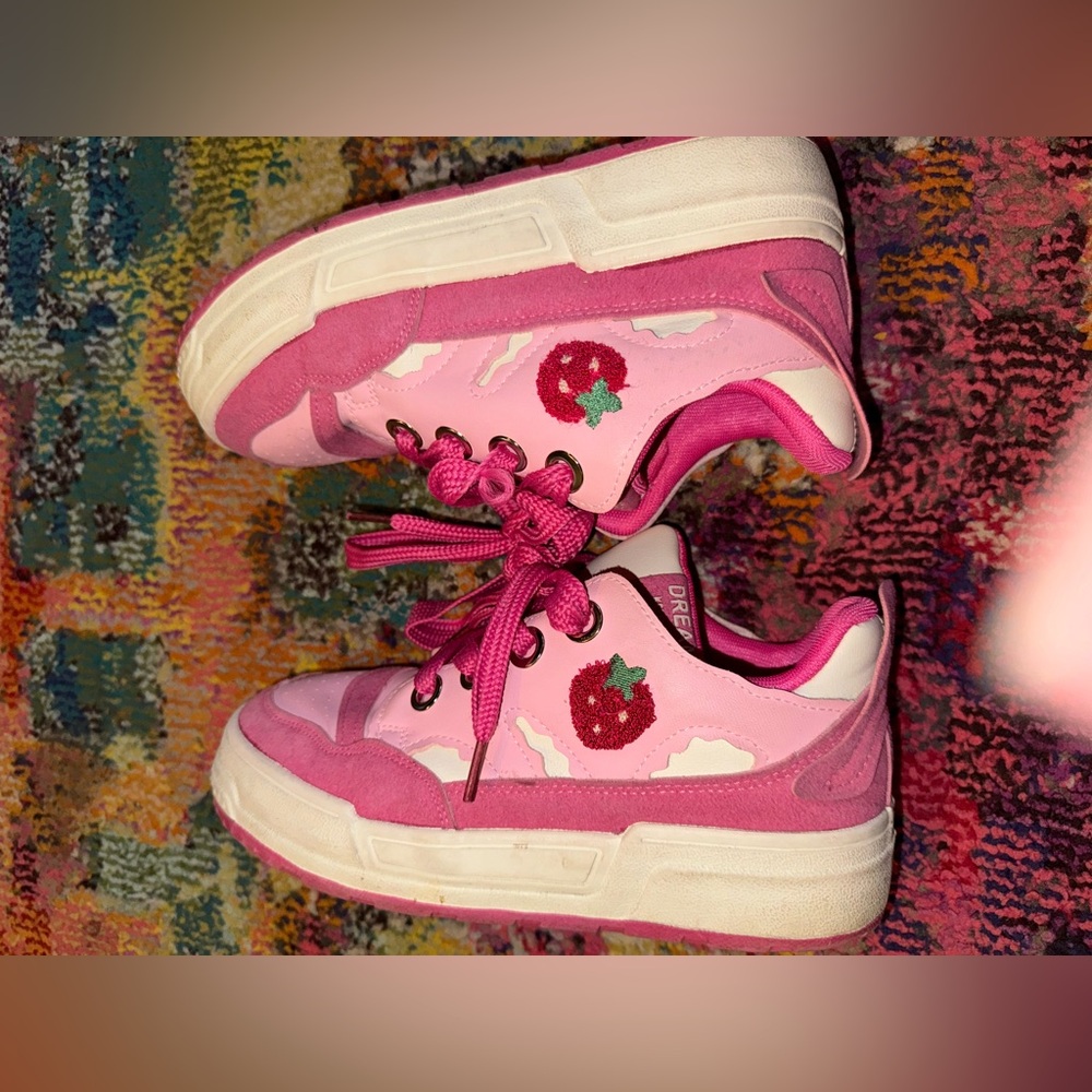 Loizziuy Strawberry Y2K Cute Canvas Shoes